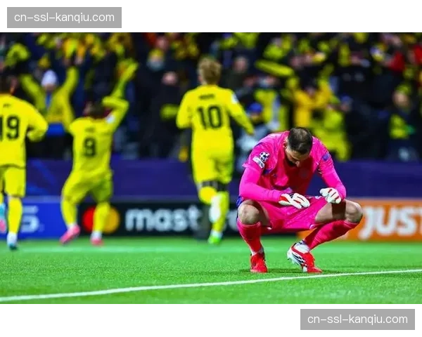 半场：阿森纳1-0曼城，萨卡点射破门，罗德里伤退