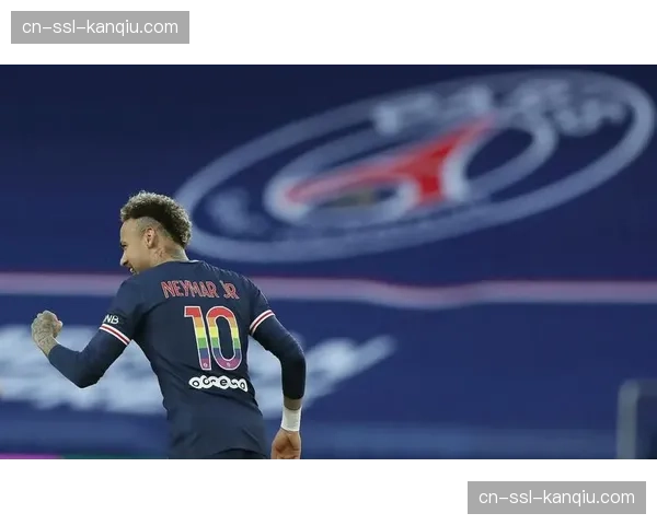 实时：欧塞尔利用一次快速反击中的纵向长传，由前锋单刀破门，打破僵局